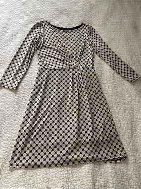 Gilli Beige and Black Long Sleeve Knot-Front Dress